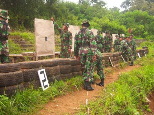 Latihan Menembak