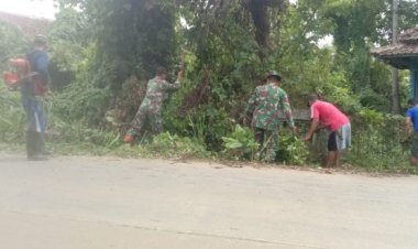 Dalam Menghadapi Musim Hujan, Koramil 0111/Pagelaran, Ajak Warga Jaga Kebersihan Lingkungan