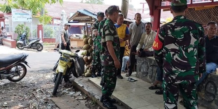 Jum’at Berkah, Koramil 0102/Cadasari Lakukan Kegiatan Sosial Di Wilayah