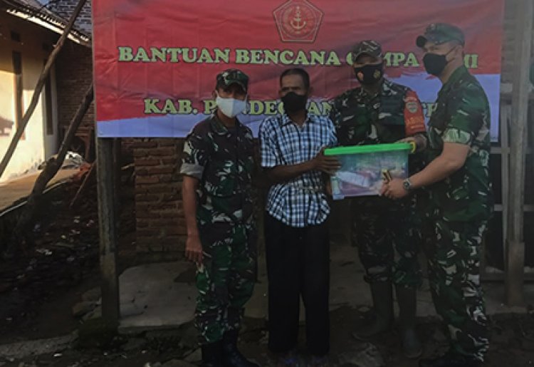 Dandim, Letkol Inf Jani Setiadi Serahkan Bantuan Dari Mabes TNI Untuk Korban Bencana Gempa