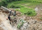 Satgas TMMD ke-126 dan Warga Gotong Royong Perbaiki Pondasi Jembatan Penghubung Dua Desa