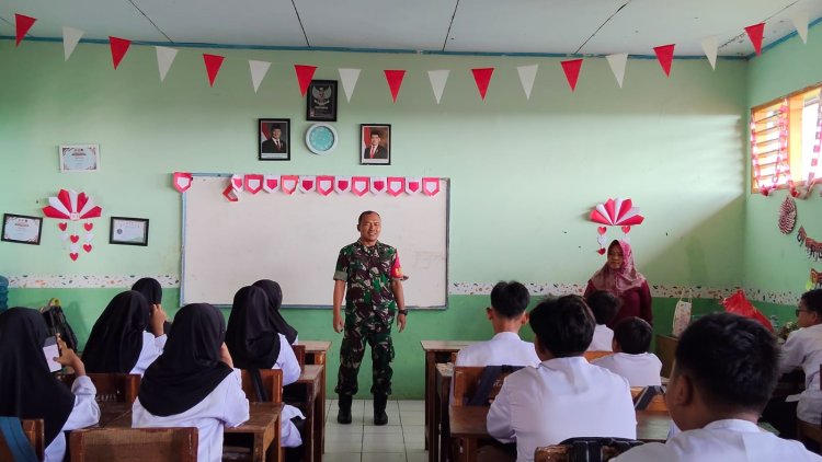 Babinsa Koramil 0101/Pandeglang Beri Wawasan Karir dan Pengenalan Profesi kepada Siswa SMPN 1 Pandeglang