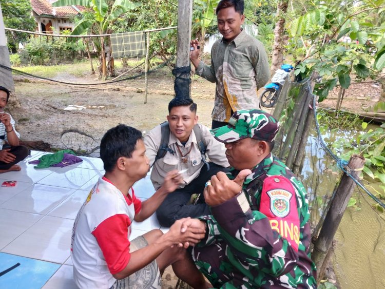 Pendampingan Babinsa Bersama Unsur Terkait dalam Penanganan ODGJ di Desa Sumur Batu, Kecamatan Cikeusik