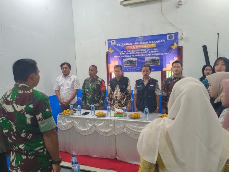 Danramil 0116/Cikeusik Hadiri Pelatihan Penjamah Makanan di SPPG Sukawaris Kecamatan Cikeusik Tahun 2025