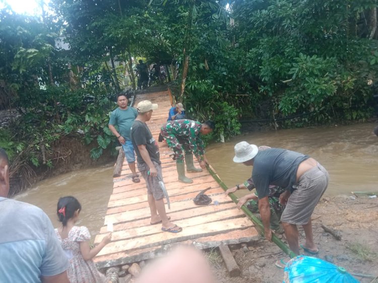 Babinsa Koramil 0115/Cimanggu Gotong Royong Bersama Warga Empat Desa Bangun Jalan Alternatif Sementara
