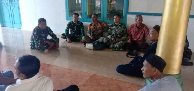 Anggota Koramil 0115/Cimanggu Laksanakan Komsos Bersama Tokoh Agama dan Tokoh Masyarakat Antisipasi Dampak Cuaca Ekstrem