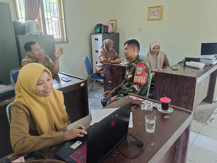 Sertu Dadan Sumpena Babinsa Koramil 0102/Cadasari Laksanakan Komsos dan Sosialisasi Larangan Petasan Jelang Tahun Baru 2026 di Desa Karangsetra