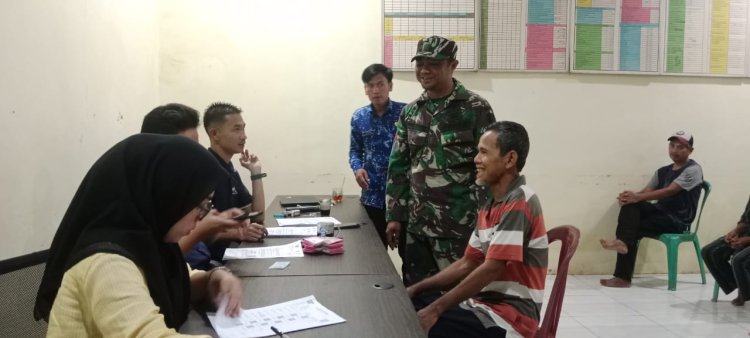 Babinsa Koramil 0108/Bojong Laksanakan Komsos dan Pendampingan Penyaluran BLTS Kesra Tahun 2025 di Desa Banyumas