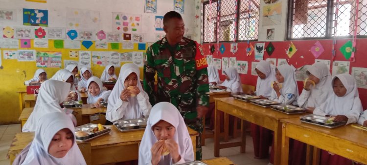 Pendampingan Program Makan Bergizi Gratis (MBG) oleh Babinsa Koramil 0105/Mandalawangi