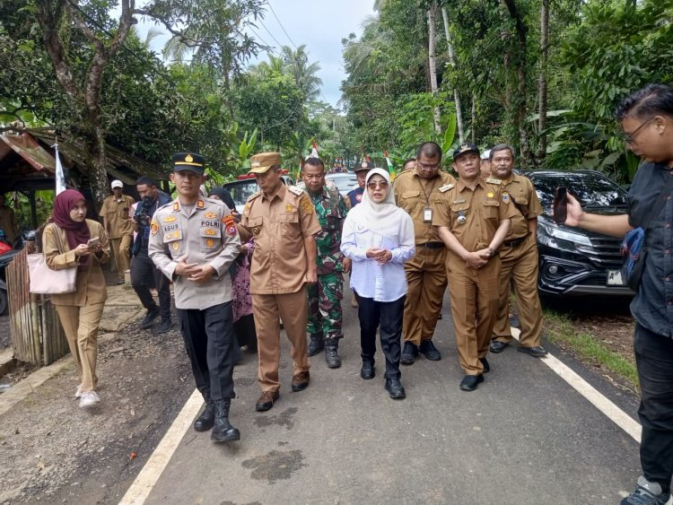 Danramil 0104/Cimanuk Dampingi Bupati Pandeglang dalam Kunjungan Kerja di Desa Pasirmae