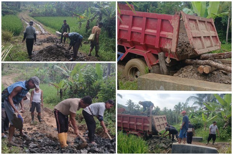 Sertu Aan Samsudi Babinsa Koramil 0114/Cigeulis Bersama Warga Laksanakan Penimbunan Jalan Rusak Demi Kelancaran Pembangunan Jembatan Armco