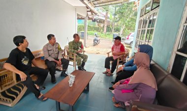 Babinsa Koramil 0101/Pandeglang Perkuat Silaturahmi Melalui Komsos di Kelurahan Kabayan