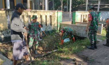 Jum’at Bersih, Koramil 0111/Pagelaran Lakukan Kerja Bakti