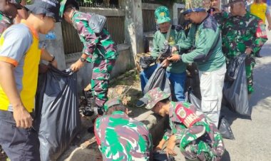Peduli Lingkungan, Koramil 0101/Pandeglang Lakukan Karya Bakti Bersihkan Sampah Di Pasar Tradisional
