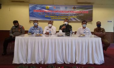 Dandim Hadiri Kegiatan Pemberian Bentuk Ganti Kerugian Pengadaan Tanah Jalan Tol Kepada Warga Desa Gombong Panimbang