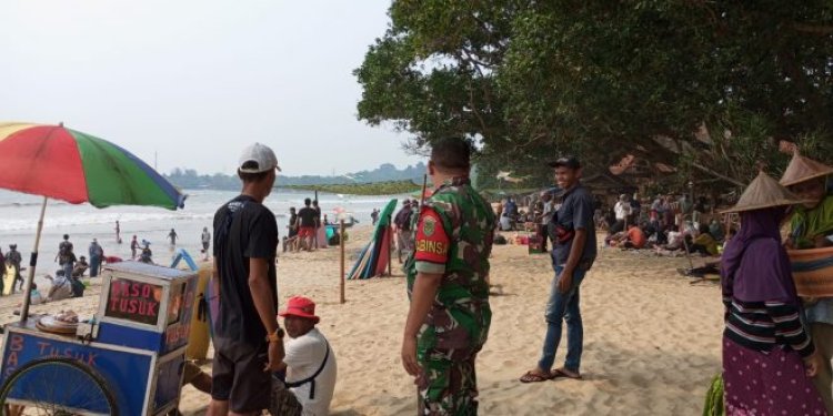 Berikan Rasa Aman Kepada Wisatawan, Anggota Koramil 0110/Labuan Lakukan Patroli Di Tempat Wisata