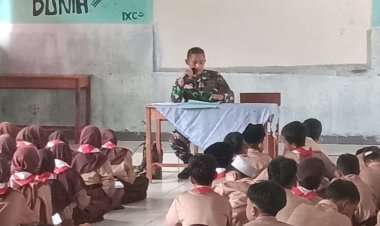 Babinsa Koramil 0104/Cimanuk Berikan Materi Bela Negara dalam Kegiatan Kepramukaan di SMPN 2 Cimanuk