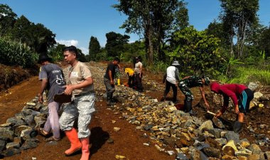 Satgas TMMD ke-126 Kodim 0601/Pandeglang Terus Pacu Pekerjaan Pembukaan dan Pengerasan Jalan Demi Tingkatkan Aksesibilitas Warga Desa
