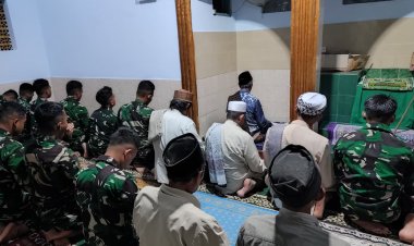 Anggota Satgas TMMD Ke-126 Kodim 0601/Pandeglang Laksanakan Ibadah Shalat Berjamaah Bersama Warga untuk Mempererat Silaturahmi dan Kebersamaan
