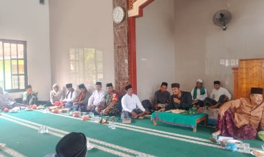 Babinsa Koramil 0116/Cikeusik Hadiri Pengajian Bulanan di Masjid Al-Falah Desa Nanggala, Wujudkan Masyarakat yang Berakhlak dan Sejahtera