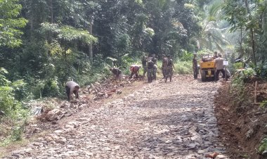 H+12 TMMD KE-126 KODIM 0601/PANDEGLANG, SATGAS TERUS GENJOT PENGERASAN JALAN CAPAI PROGRES 54%