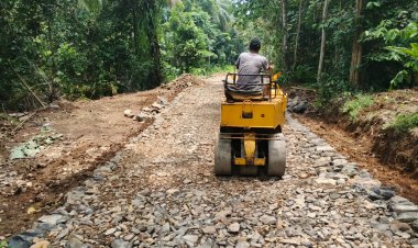 Satgas TMMD ke-126 Lanjutkan Pekerjaan Pengerasan Jalan di Hari ke-19, Progres Capai 80%