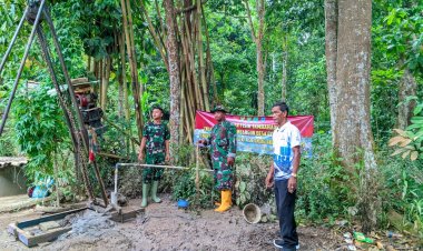 Anggota Satgas TMMD ke-126 Laksanakan Pendampingan Pengeboran Sumur Bor untuk Musholla di Kampung Pasir Talun