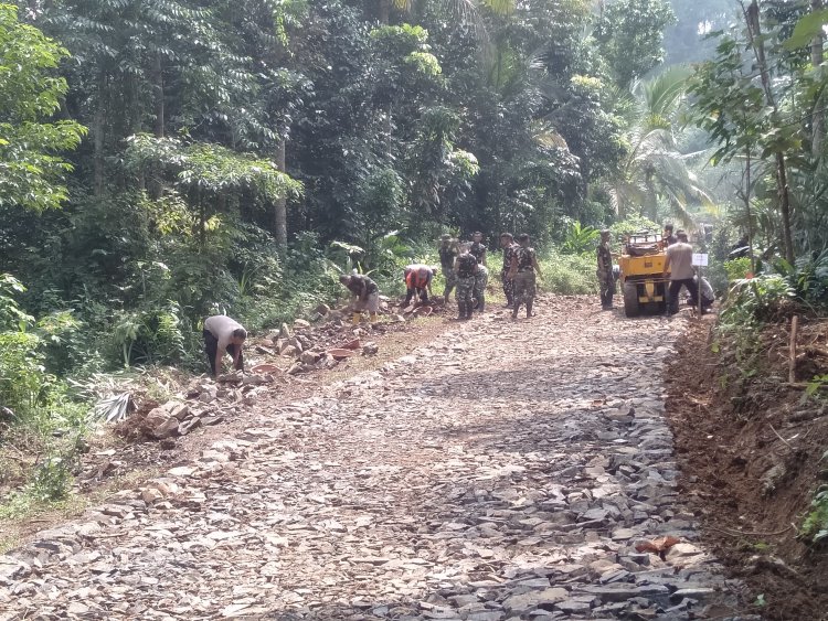 H+12 TMMD KE-126 KODIM 0601/PANDEGLANG, SATGAS TERUS GENJOT PENGERASAN JALAN CAPAI PROGRES 54%