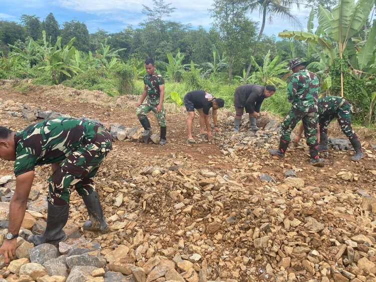 SATGAS TMMD KE-126 KODIM 0601/PANDEGLANG TERUS LANJUTKAN PEKERJAAN PENGERASAN JALAN, CAPAI PROGRES 72% DI HARI KE-17