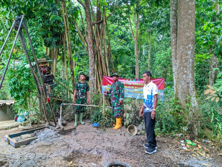Anggota Satgas TMMD ke-126 Laksanakan Pendampingan Pengeboran Sumur Bor untuk Musholla di Kampung Pasir Talun