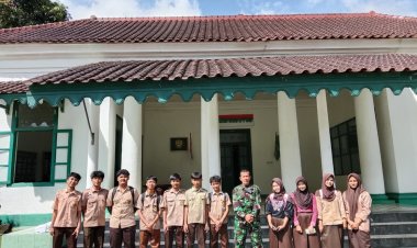 PASANDI KODIM 0601/PANDEGLANG BERIKAN PEMAHAMAN SEJARAH CAGAR BUDAYA KEPADA SISWA SMAN 2 PANDEGLANG