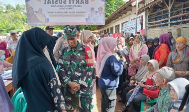 DANRAMIL 0113/CIBALIUNG HADIRI KUNJUNGAN KERJA BUPATI PANDEGLANG DAN PELAKSANAAN BAKTI SOSIAL DESA KIARA PAYUNG, KECAMATAN CIBITUNG