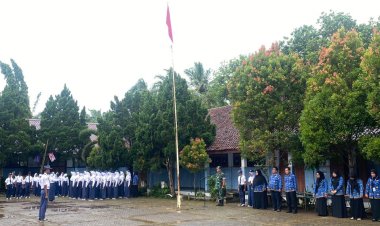 Upacara Bendera Merah Putih di SMPN 2 Bojong Bersama Danramil 0108/Bojong