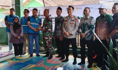 Danramil 0105/Mandalawangi Hadiri Acara penyerahan bantuan bibit pohon di Kampung Pasilihan, Desa Panjang Jaya, Kecamatan Mandalawangi, Kabupaten Pandeglang