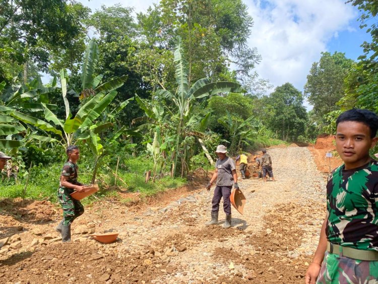 Satgas TMMD ke-126 Kodim 0601/Pandeglang Rampungkan Pengerasan Jalan di Desa Cikeuntrung dengan Progres 100%