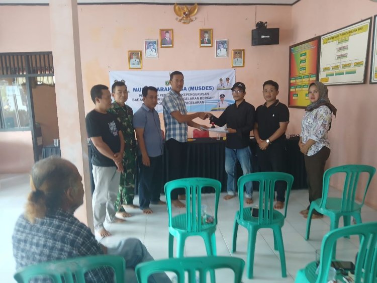 SERKA YATNO BABINSA KORAMIL 0111/PAGELARAN HADIRI MUSYAWARAH DESA (MUSDES) PENETAPAN PERUBAHAN KEPENGURUSAN BUMDES “PAGELARAN BERKAH”TAHUN 2025.