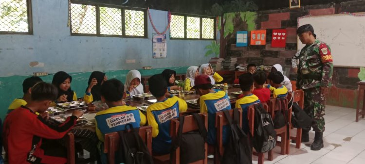 Babinsa Bojong Dampingi Kegiatan MBG Selera Rasa Bojong Yayasan Hilmatul Madani