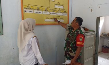 Babinsa Koramil 0102/Cadasari Laksanakan Komsos dengan Aparat Desa Pasir Karag dalam Rangka Pendataan Monografi Wilayah