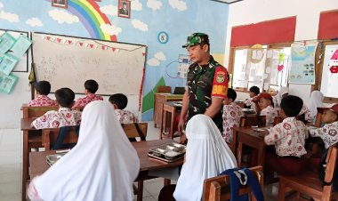 Babinsa Koramil 0105/Mandalawangi Dampingi Pelaksanaan Program Makan Bergizi Gratis (MBG) di Kecamatan Mandalawangi