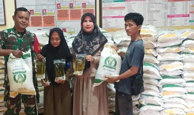 Babinsa Koramil 0108/Bojong Dampingi Penyaluran Bantuan Pangan kepada 308 KPM di Desa Banyumas