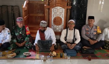 Danramil 0109/Munjul Hadiri Pengajian Rutin Bulanan di Masjid Darul Falah