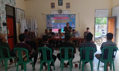 Babinsa Koramil 0116/Cikeusik Dampingi Pelaksanaan MUSDES Verifikasi dan Validasi Data Penerima Manfaat SIKS-NG Tahun 2025