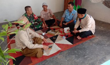 Babinsa Koramil 0101/Pandeglang Laksanakan Komsos dengan Warga Kelurahan Sukaratu