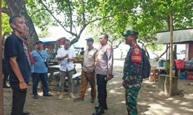 Babinsa Koramil 0110/Labuan Laksanakan Monitoring Pantai Jelang Nataru di Wilayah Kecamatan Carita