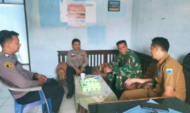 Babinsa Koramil 0101/Pandeglang Hadiri Komsos dan Serah Terima Bhabinkamtibmas di Kelurahan Kadomas