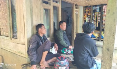 Babinsa Koramil 0103/Banjar Laksanakan Komsos Bersama Perangkat Desa dan Ketua RT di Desa Medong