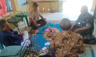 Babinsa Koramil 0106/Menes Laksanakan Komsos Bersama Ketua RW Desa Alaswangi