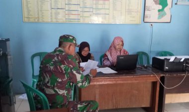 Babinsa Koramil 0107/Saketi Laksanakan Giat Puldatater di Kantor Desa Palembang Kecamatan Cisata