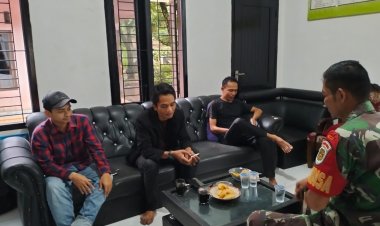 Babinsa Koramil 0106/Menes Laksanakan Komsos di Kantor Desa Ramaya, Himbau Waspada Cuaca Ekstrem