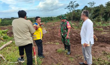 BABINSA KORAMIL 0102/CADASARI DAMPINGI TIM KEMENTERIAN PU RI LAKUKAN PENGECEKAN LAHAN SEKOLAH RAKYAT DI KECAMATAN CADASARI